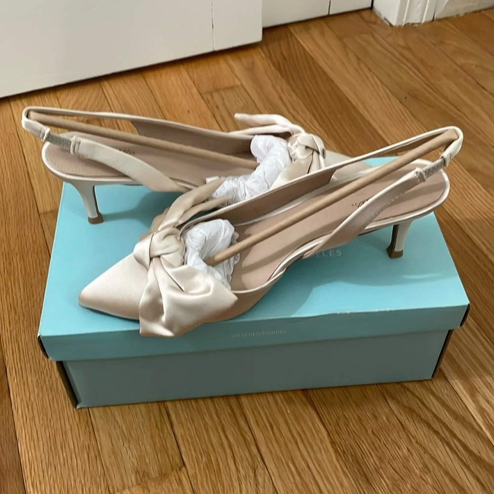Seychelles Ivory Satin Bow Kitten Heels - Picture 1 of 9